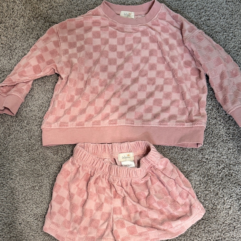 Tullabee Pink Checkered sweater an shorts